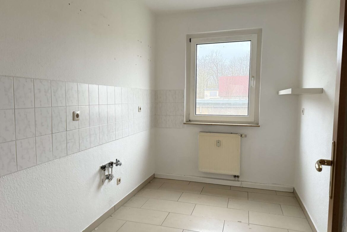 separate Küche mit Fenster