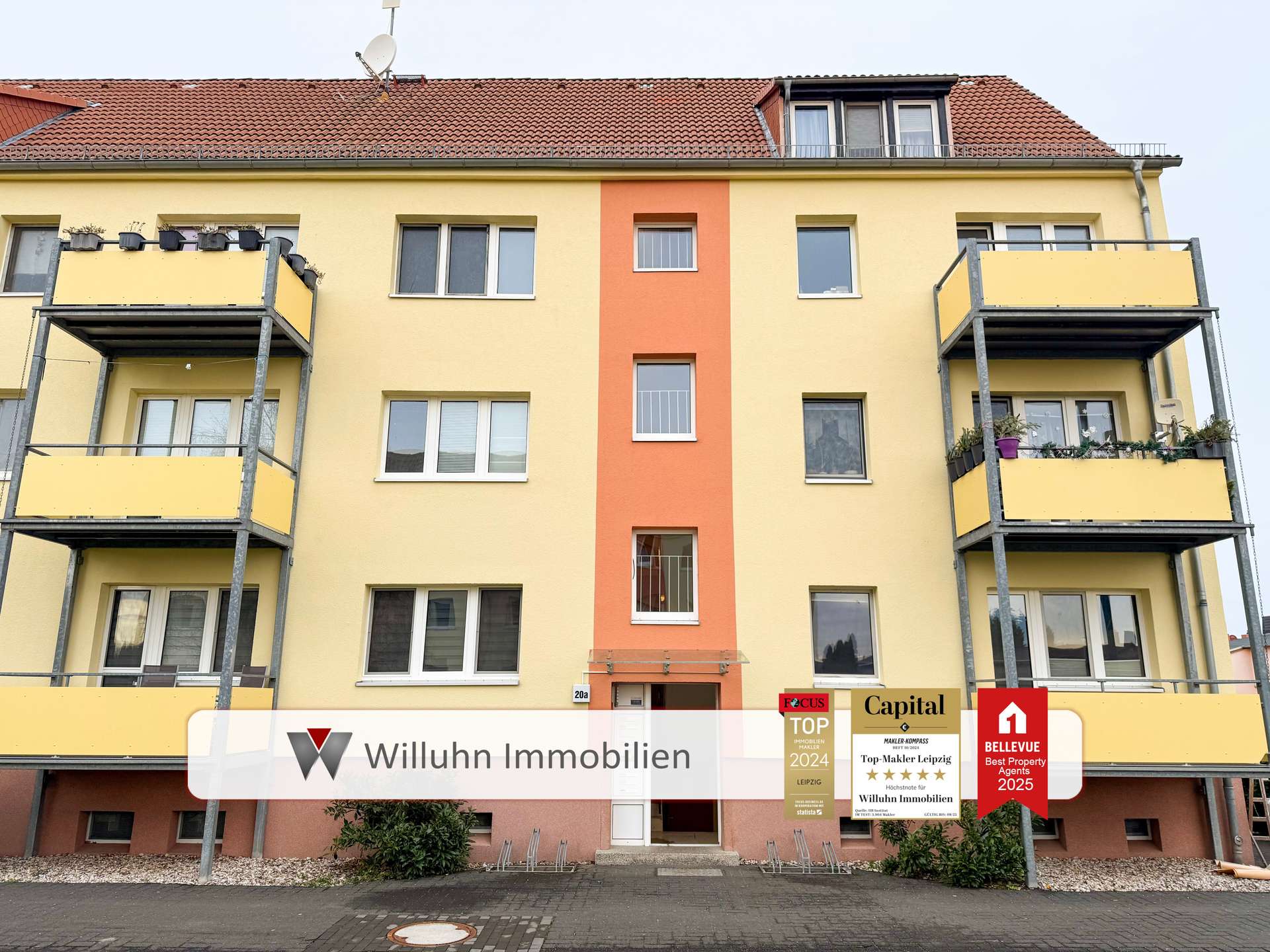 Objektansicht mit Hauseingang