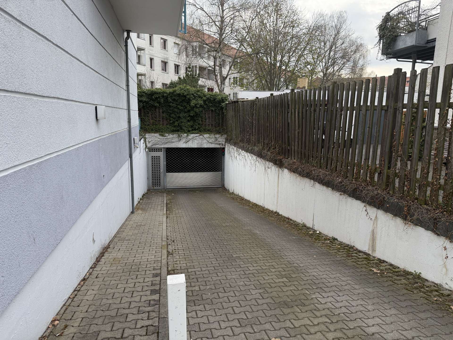 Ein- und Ausfahrt Tiefgarage