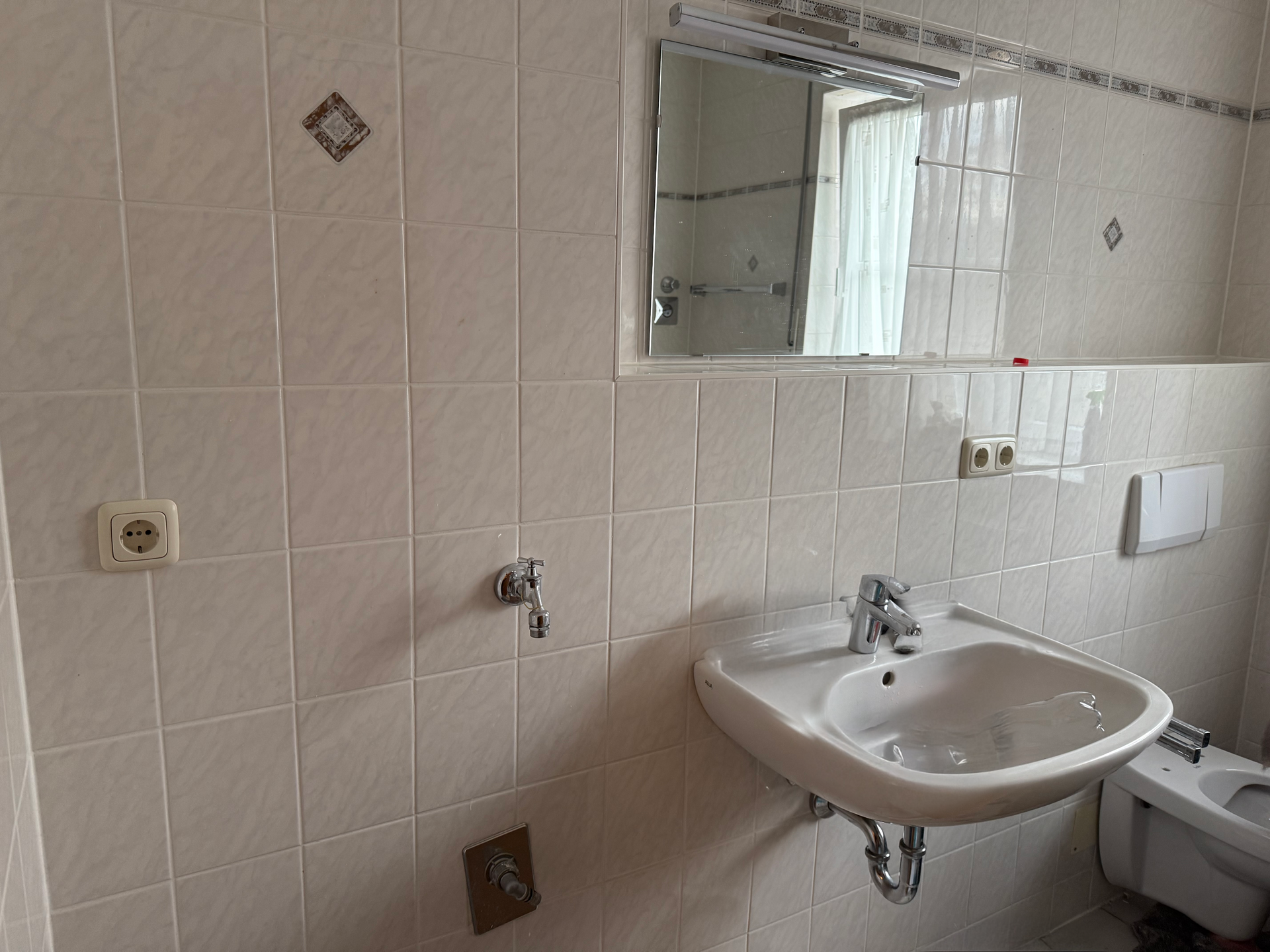 Badezimmer mit Waschmaschinenanschluss