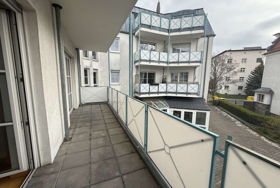 Balkon mit vielen Nutzungsmöglichkeiten