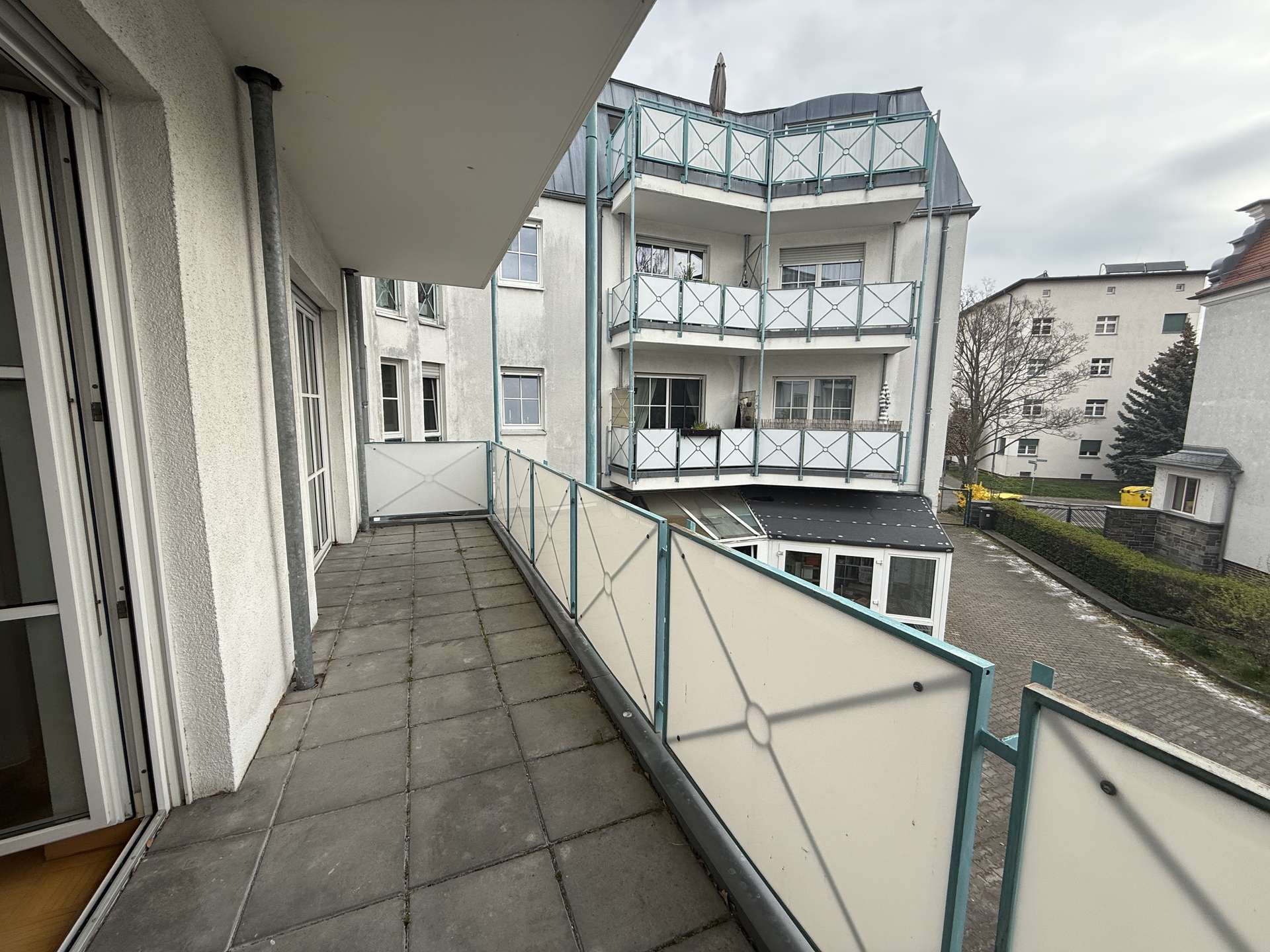 Balkon mit vielen Nutzungsmöglichkeiten