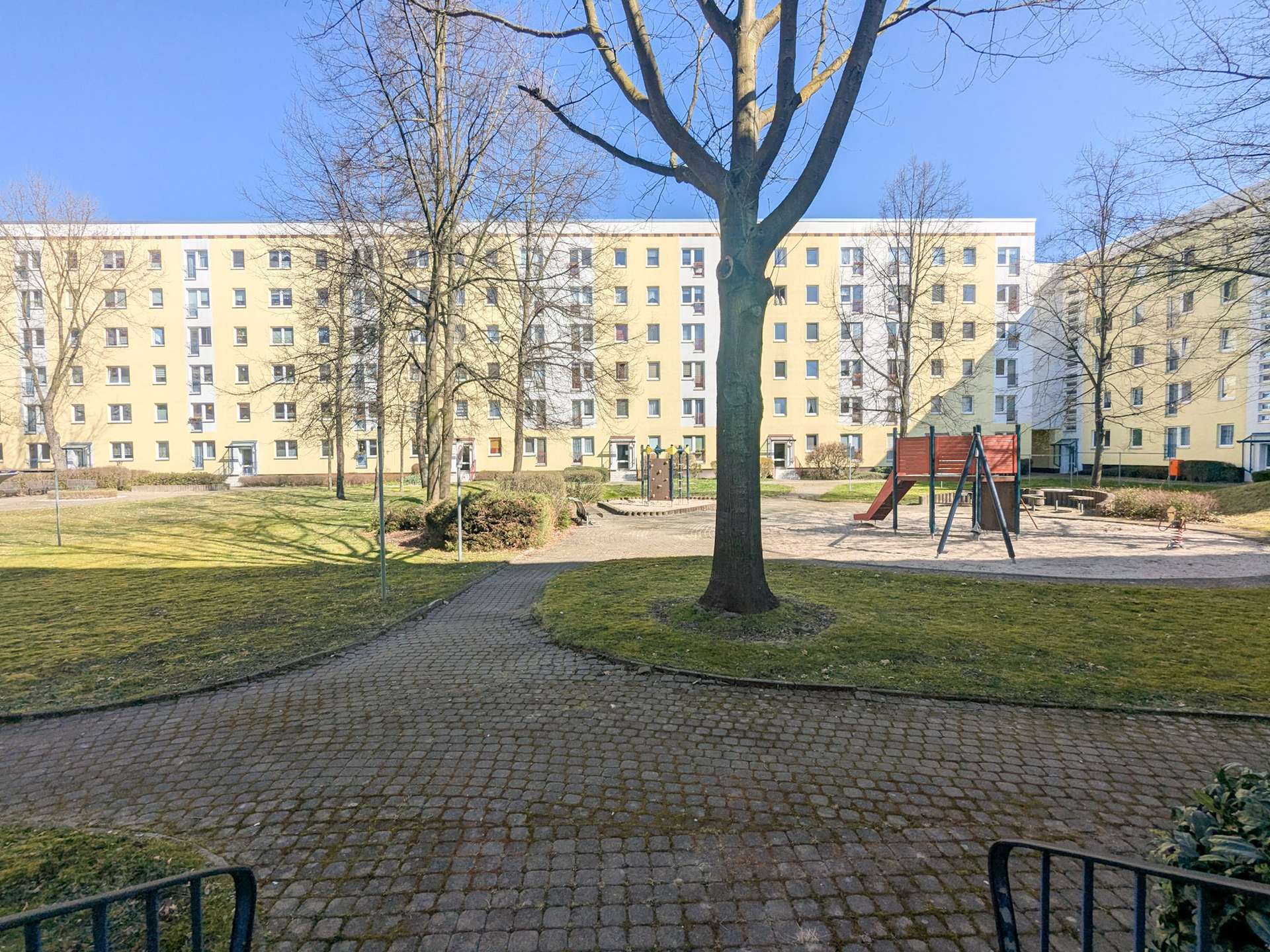 Grünanlagen hinter dem Haus
