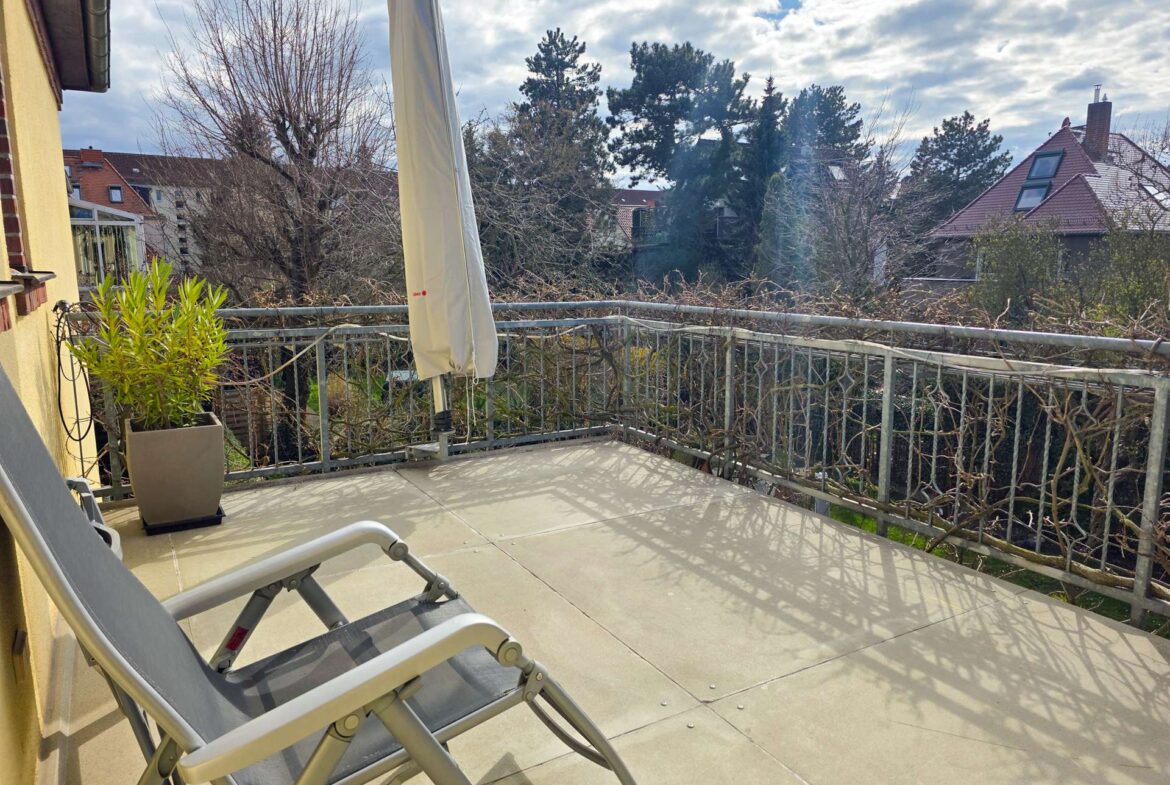 großer Balkon (OG)