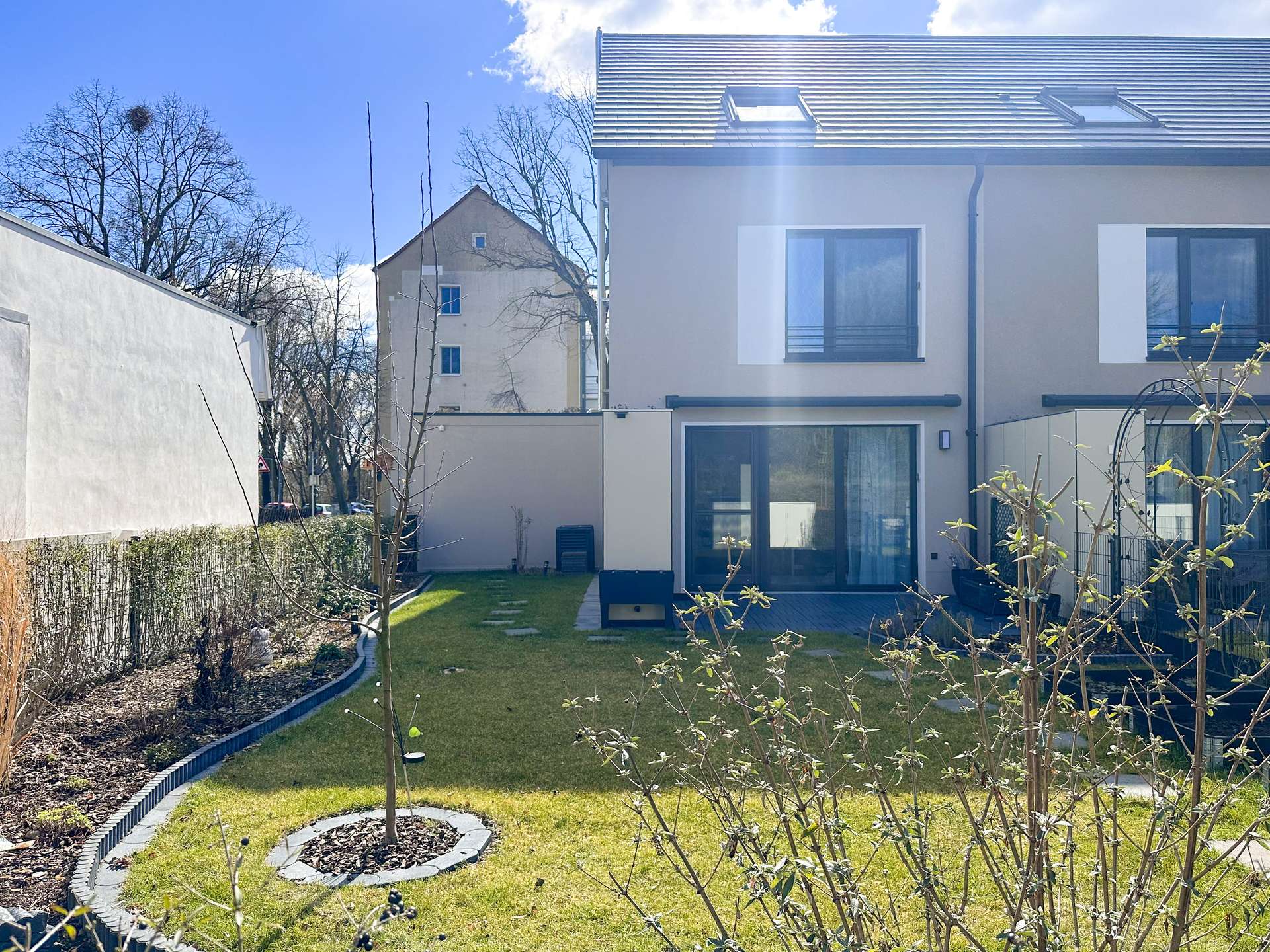 Haus- und Gartenansicht