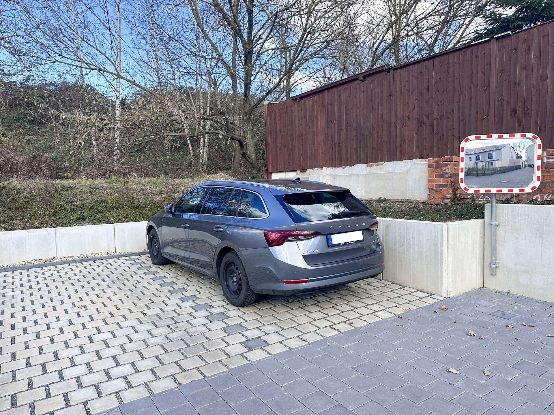 Zugehoriger Stellplatz