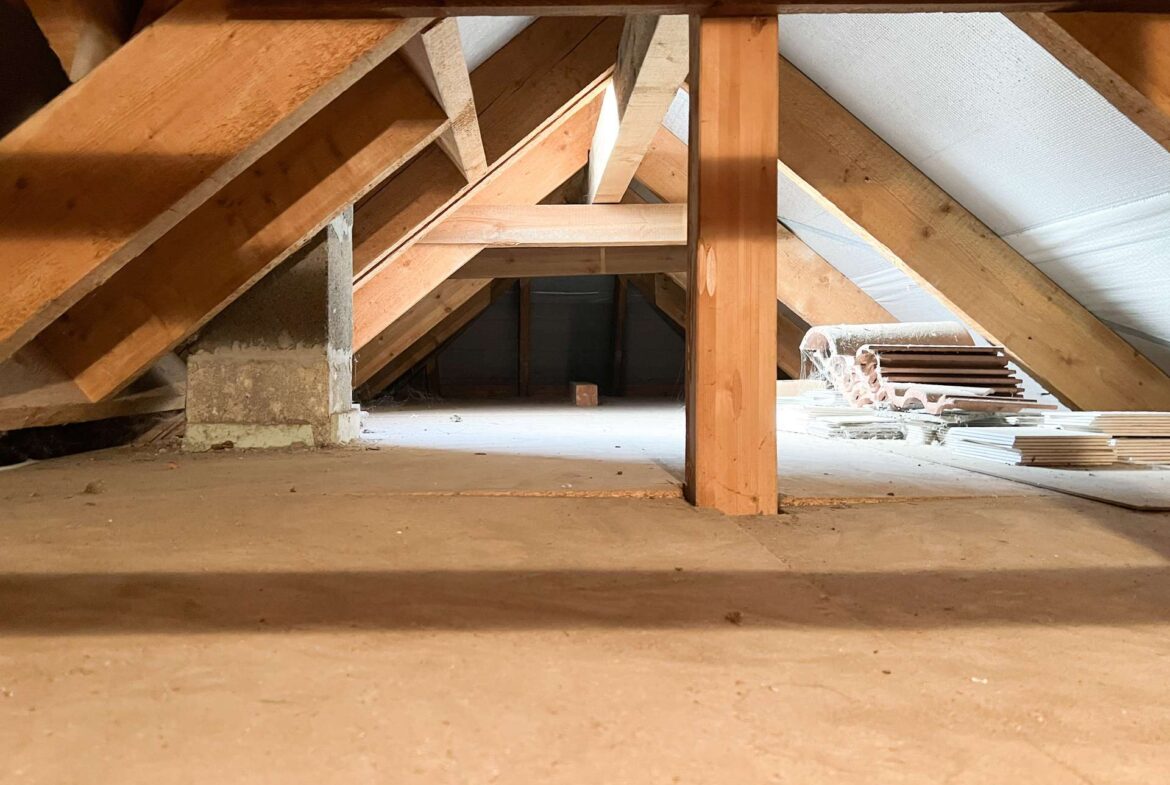 Stauraum im Dachspitz