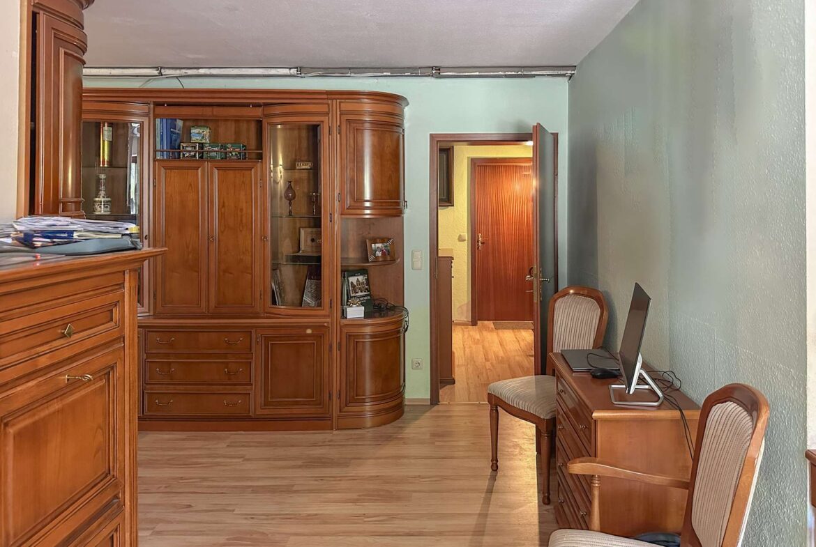 Großes Arbeitszimmer