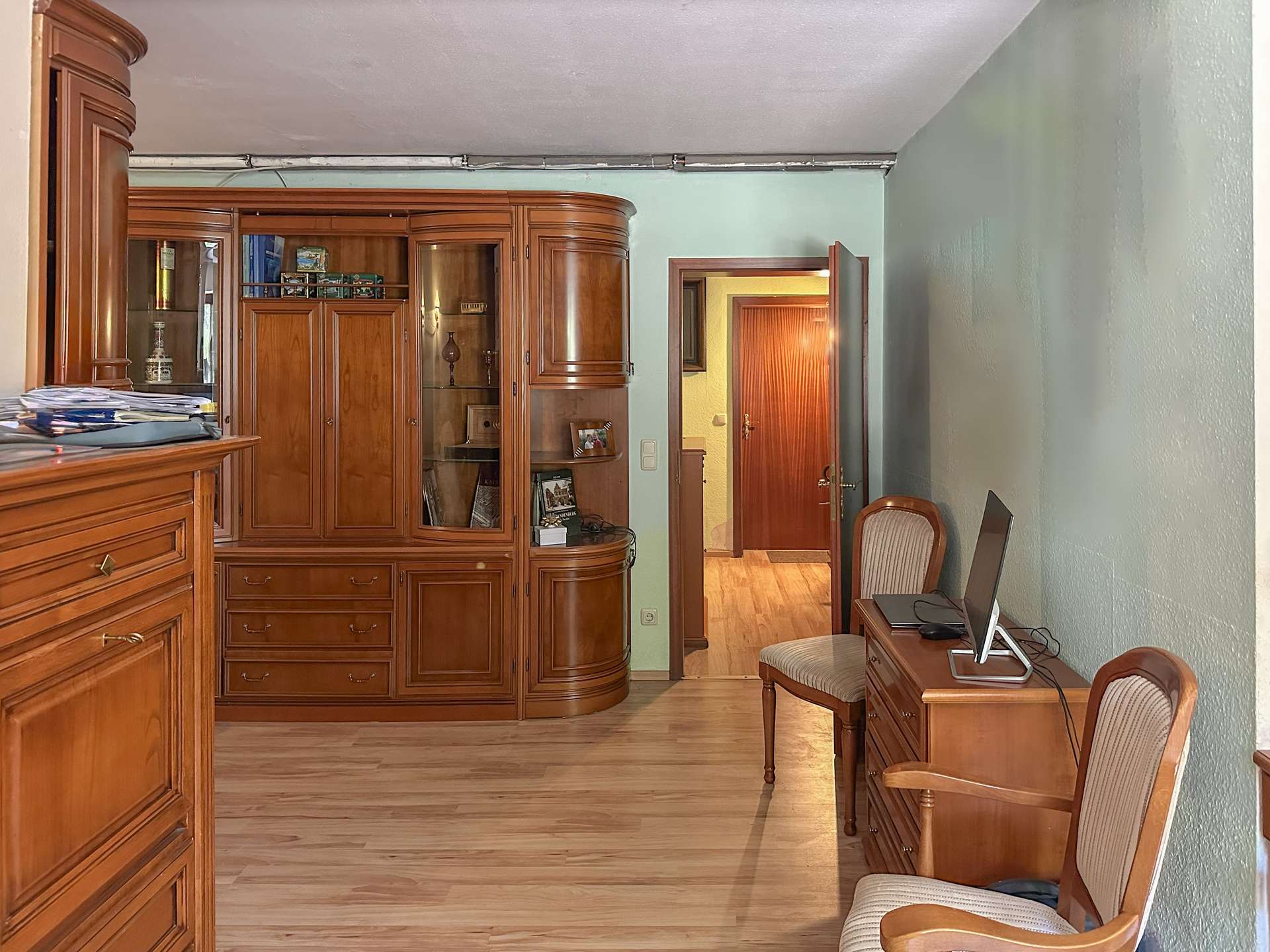 Großes Arbeitszimmer