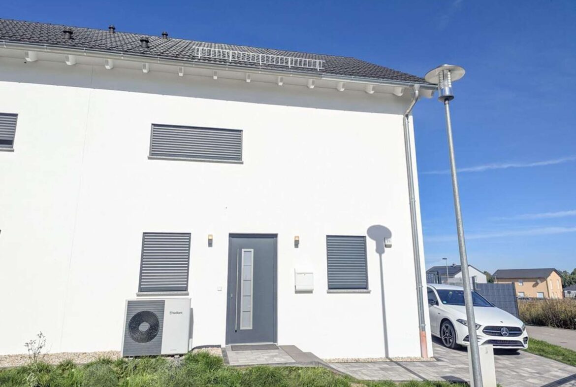 Doppelhaus mit Pkw-Stellfläche
