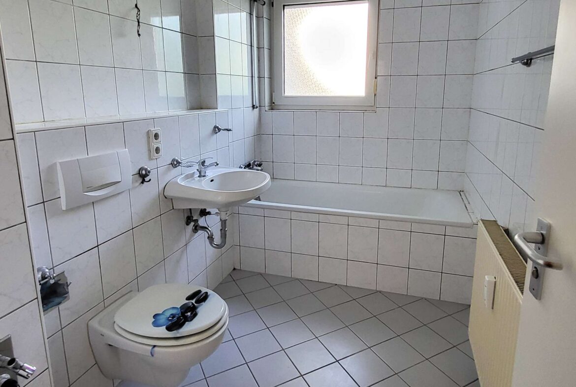 Tageslichtbad mit Badewanne