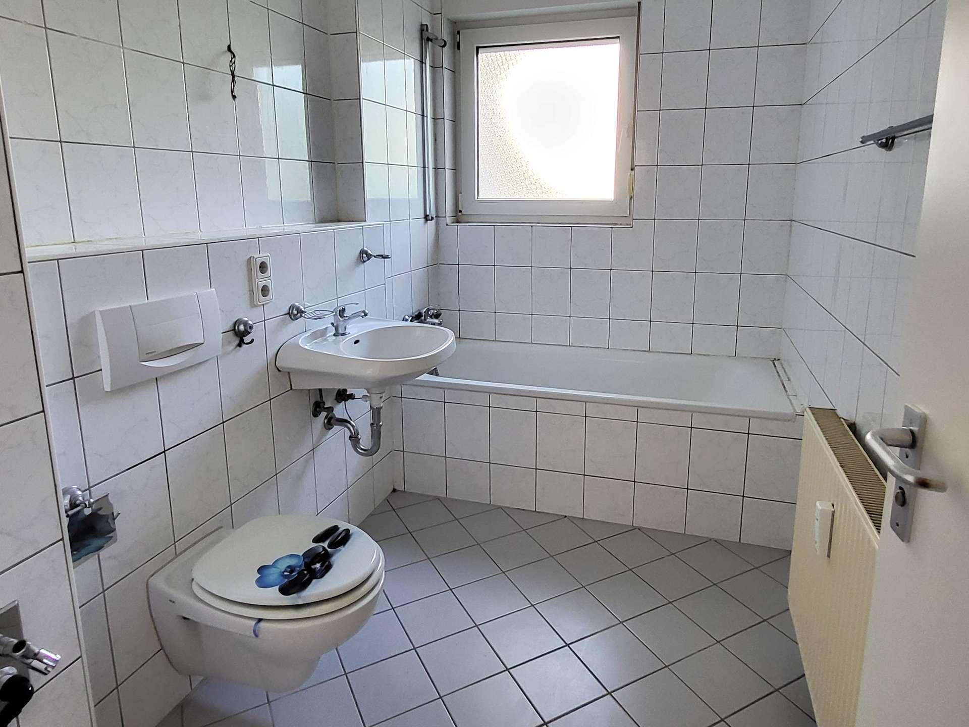 Tageslichtbad mit Badewanne