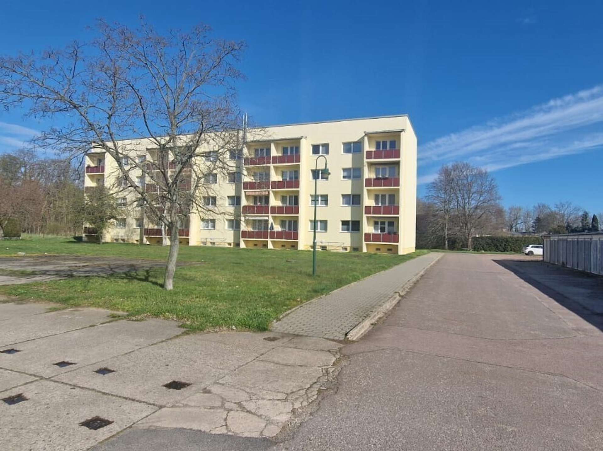 Zufahrt zur Wohnanlage