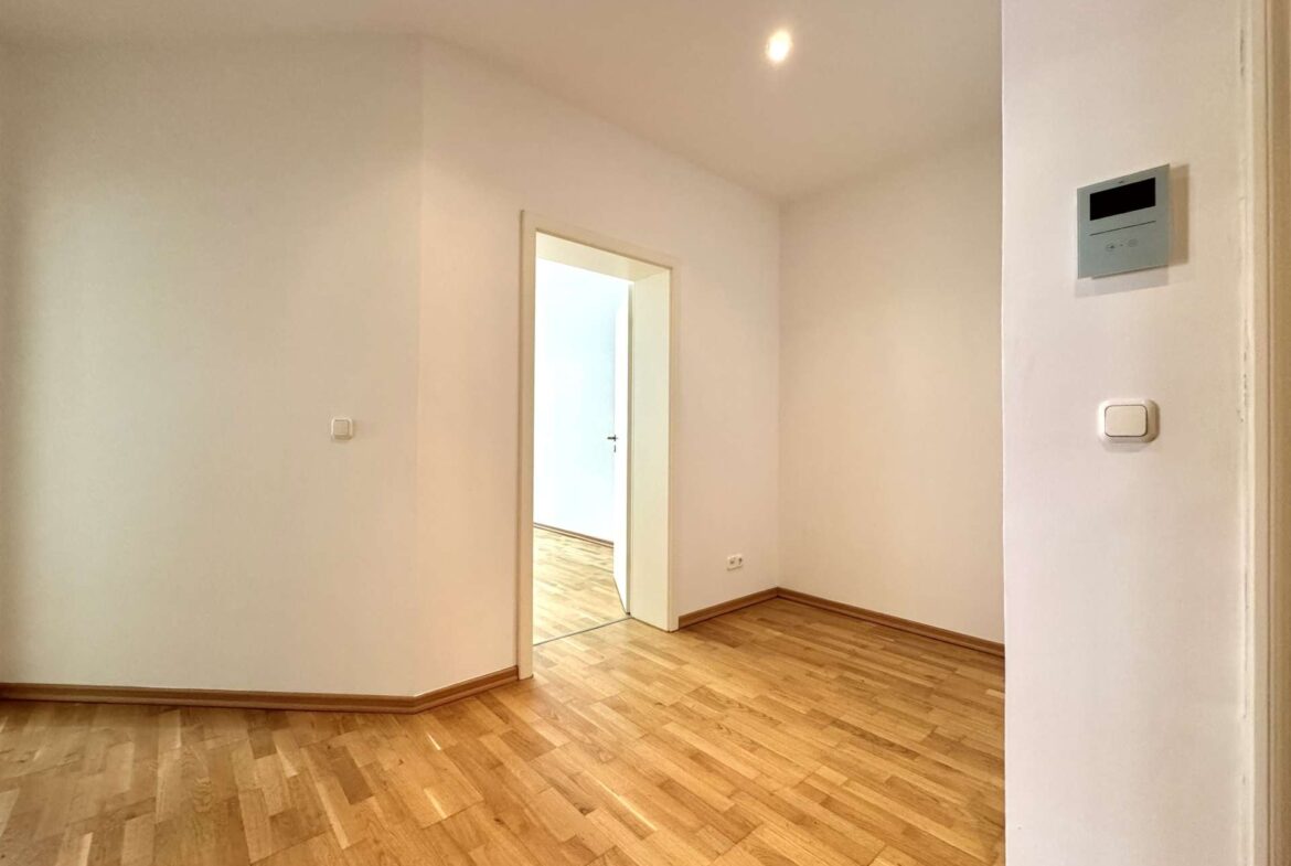 Flur mit viel Platz für Ihre Garderobe