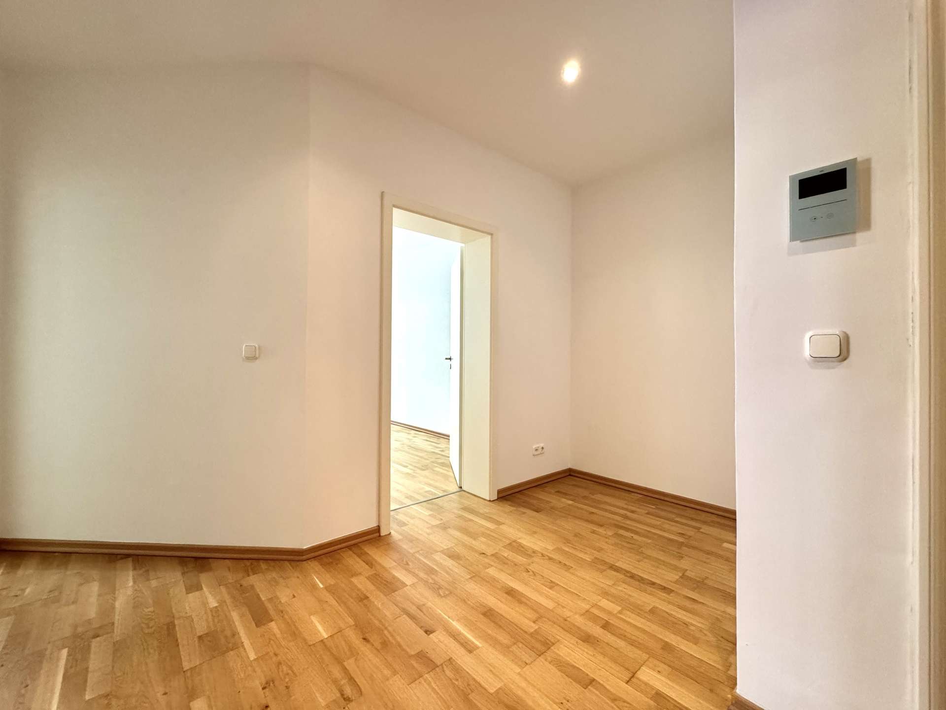 Flur mit viel Platz für Ihre Garderobe