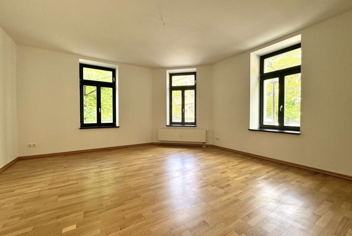 Lichtdurchflutetes Wohnzimmer