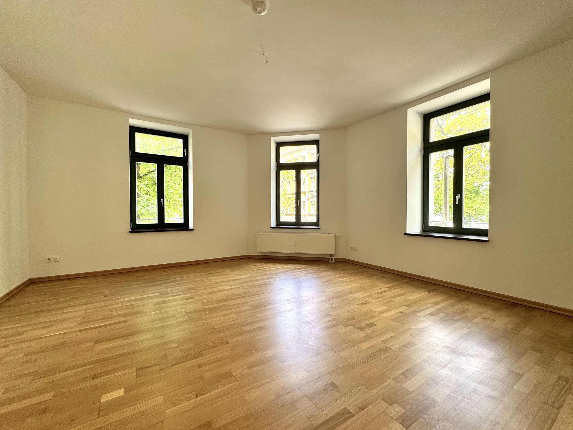 Lichtdurchflutetes Wohnzimmer