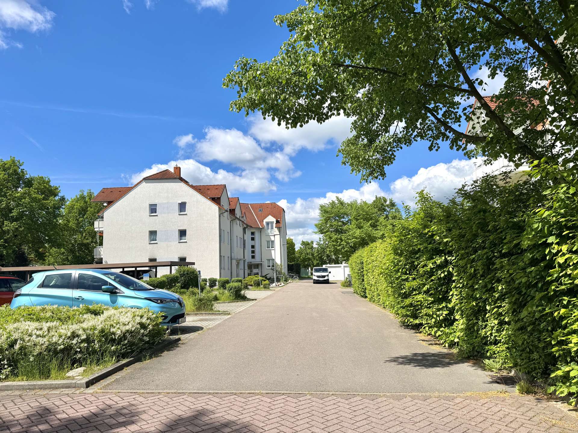 Zufahrt zum Mietshaus