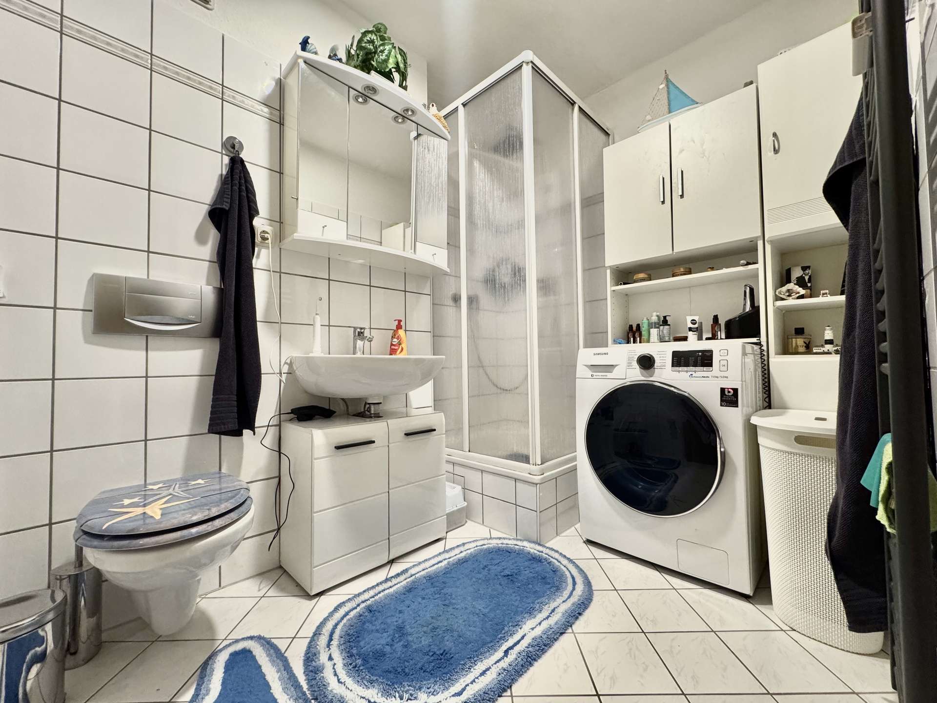 Badezimmer mit Dusche