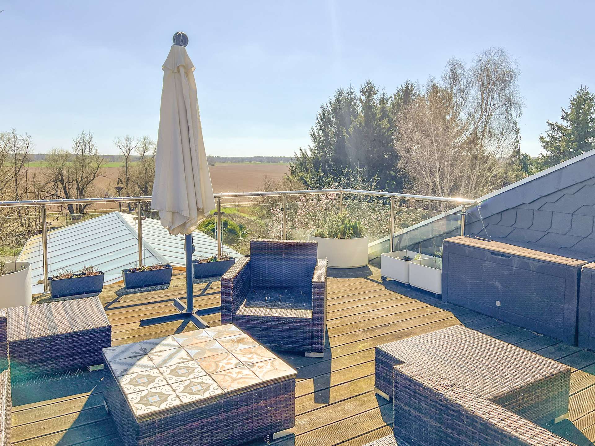 Terrasse mit Feldblick