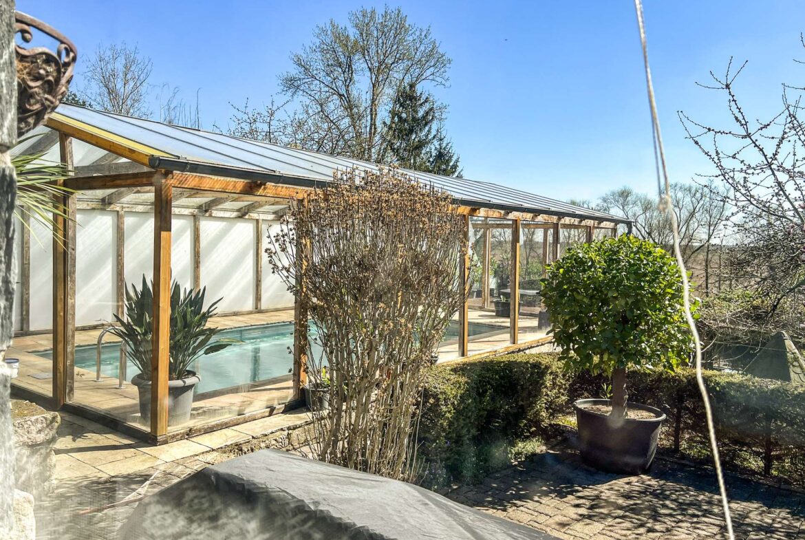 Blick auf das Poolhaus