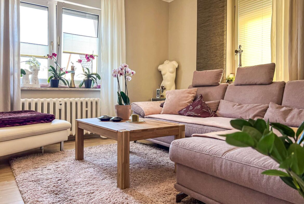 Geräumiges Wohnzimmer