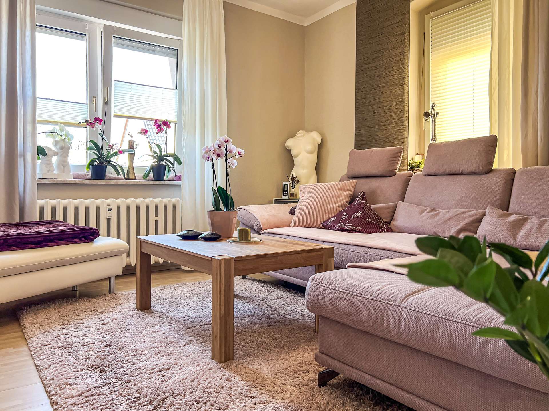 Geräumiges Wohnzimmer