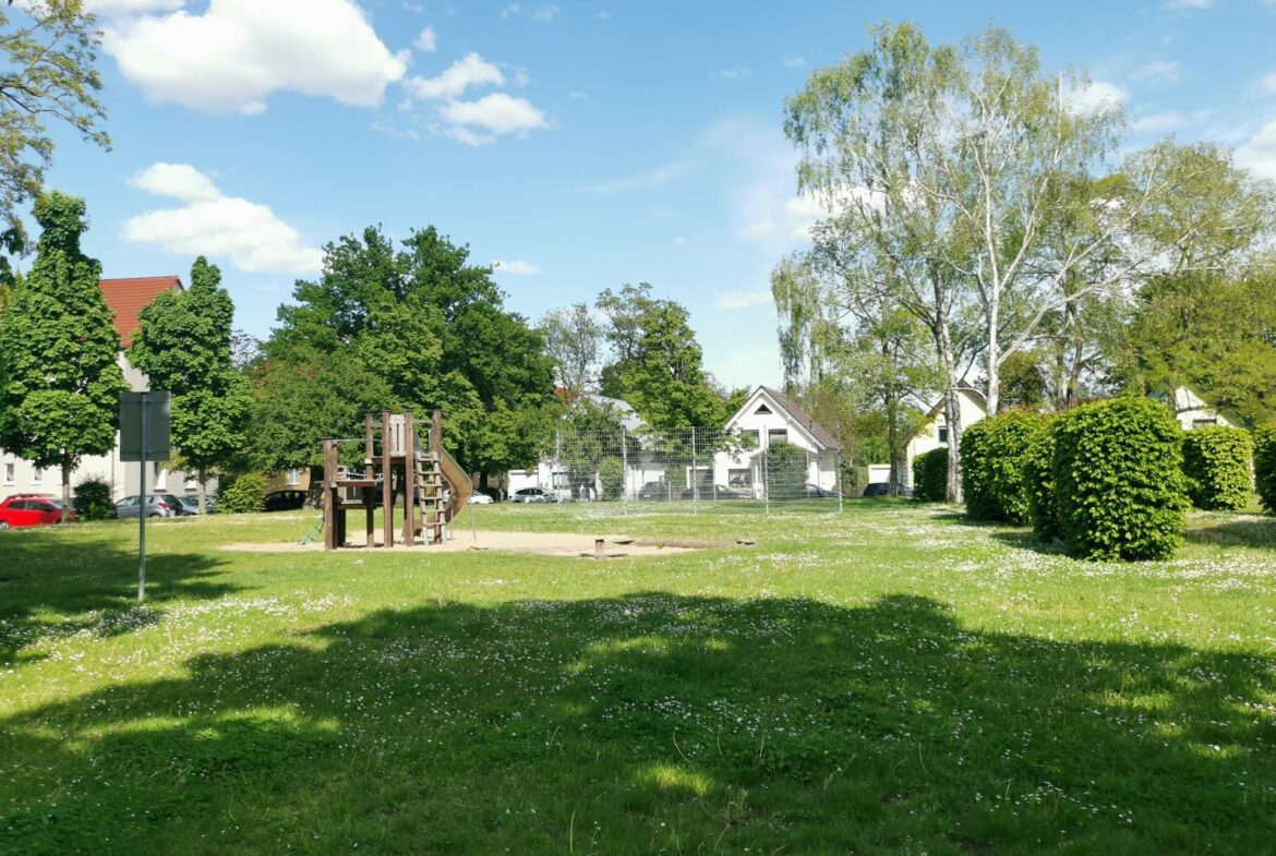 Umfeld mit Spielplatz