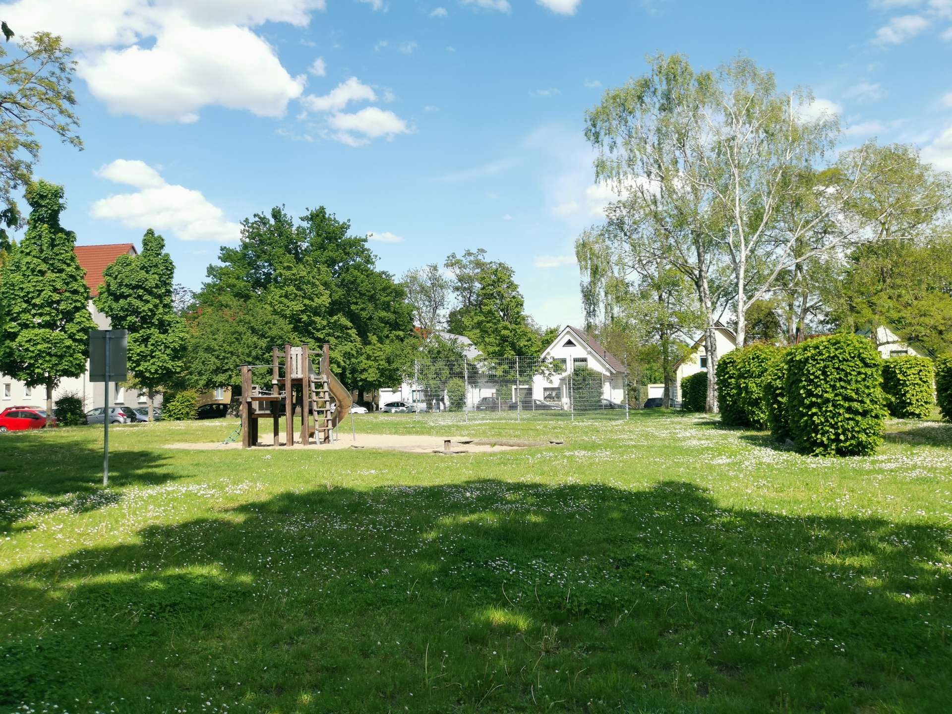 Umfeld mit Spielplatz