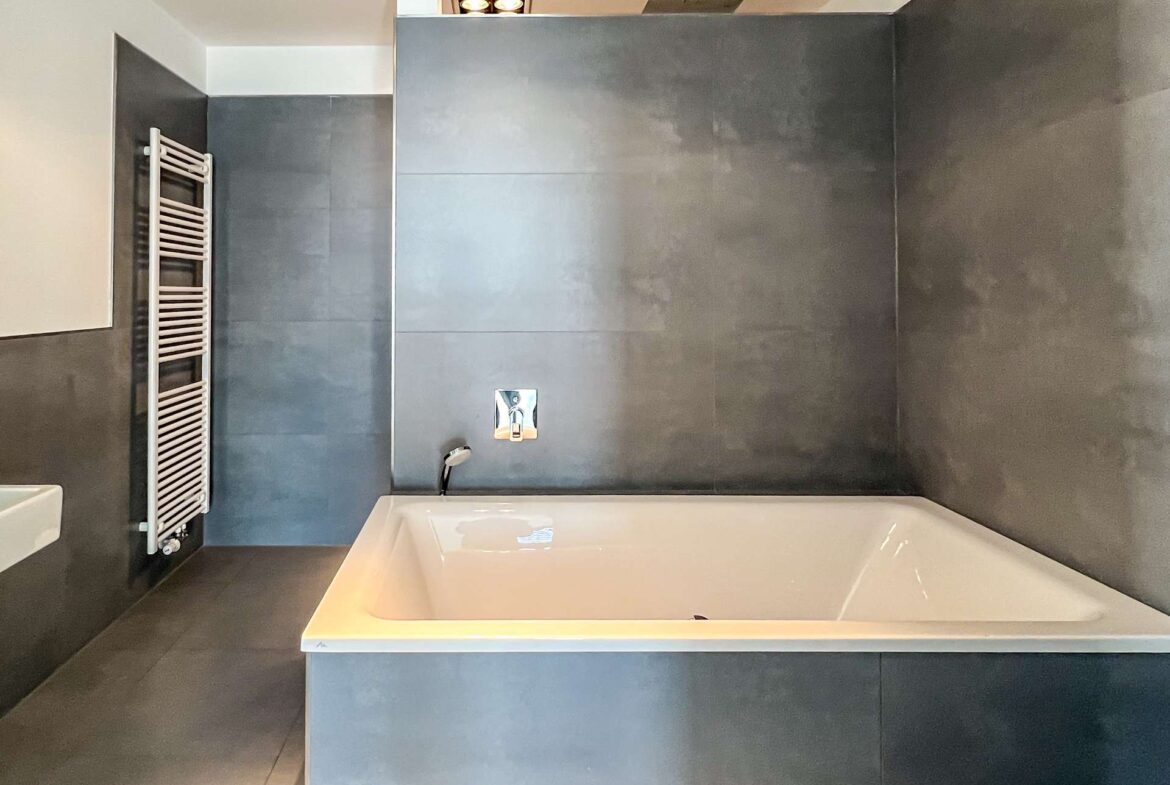 Überdimensionale Badewanne