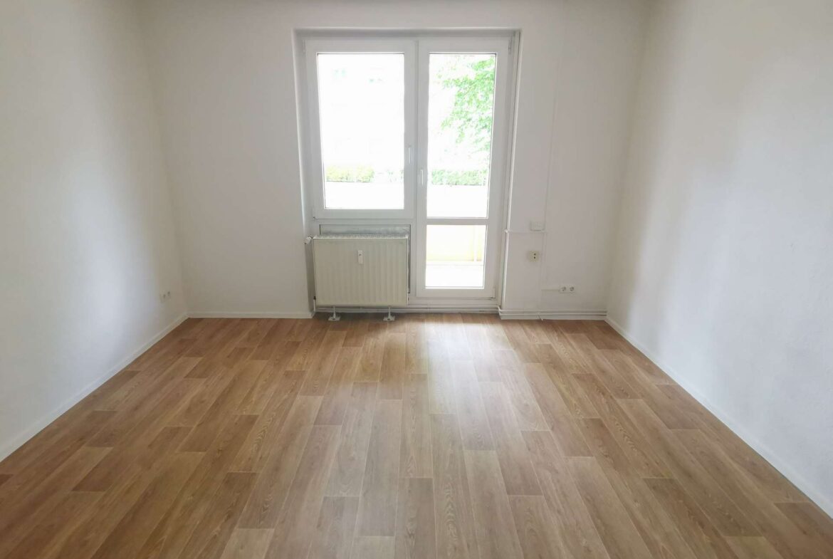Wohnzimmer mit Balkon