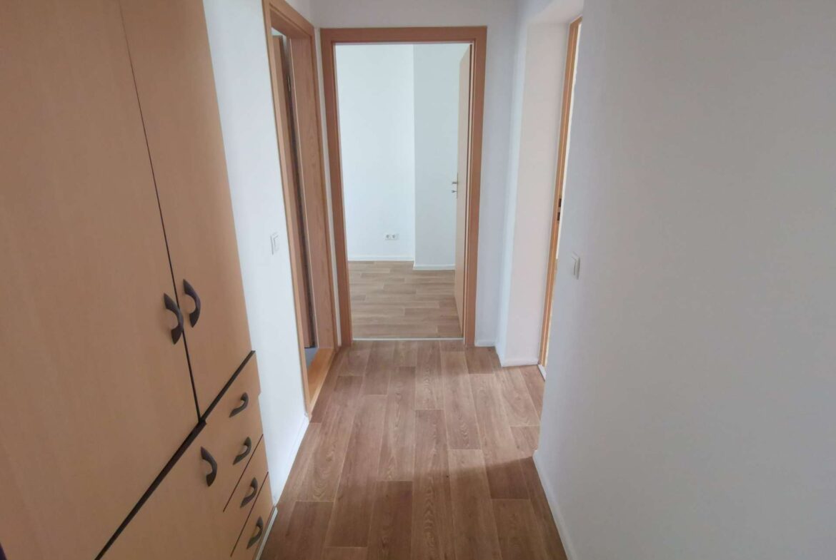 Flur mit Einbauschrank