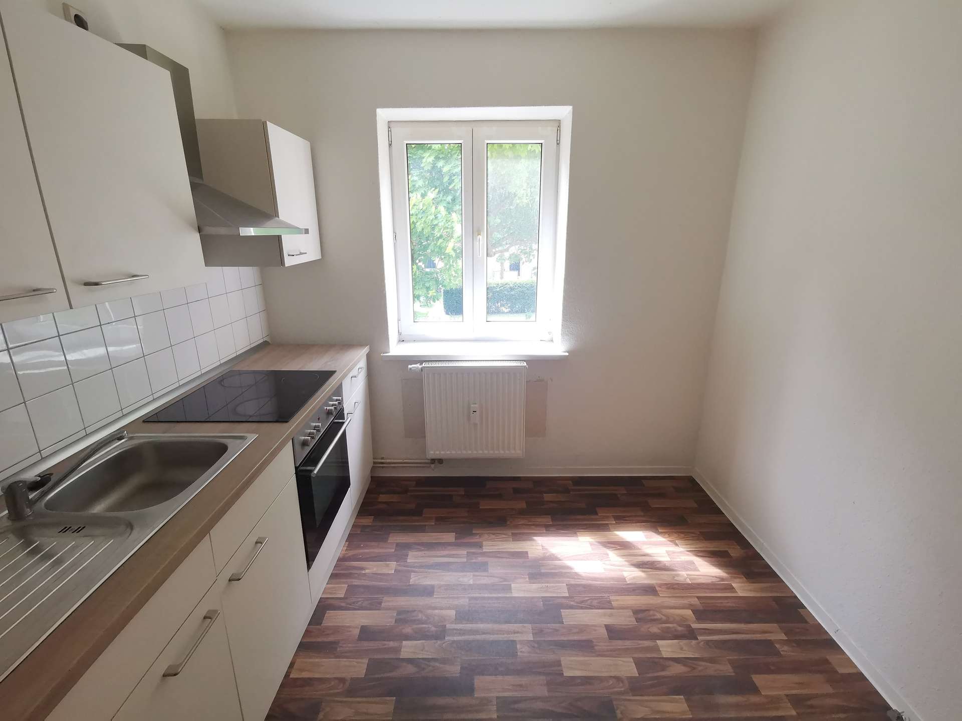 Küche mit Einbauküche