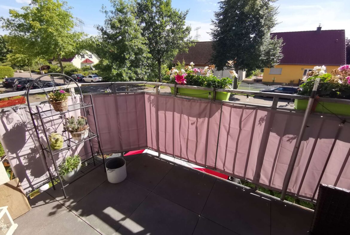 Großer sonniger Balkon
