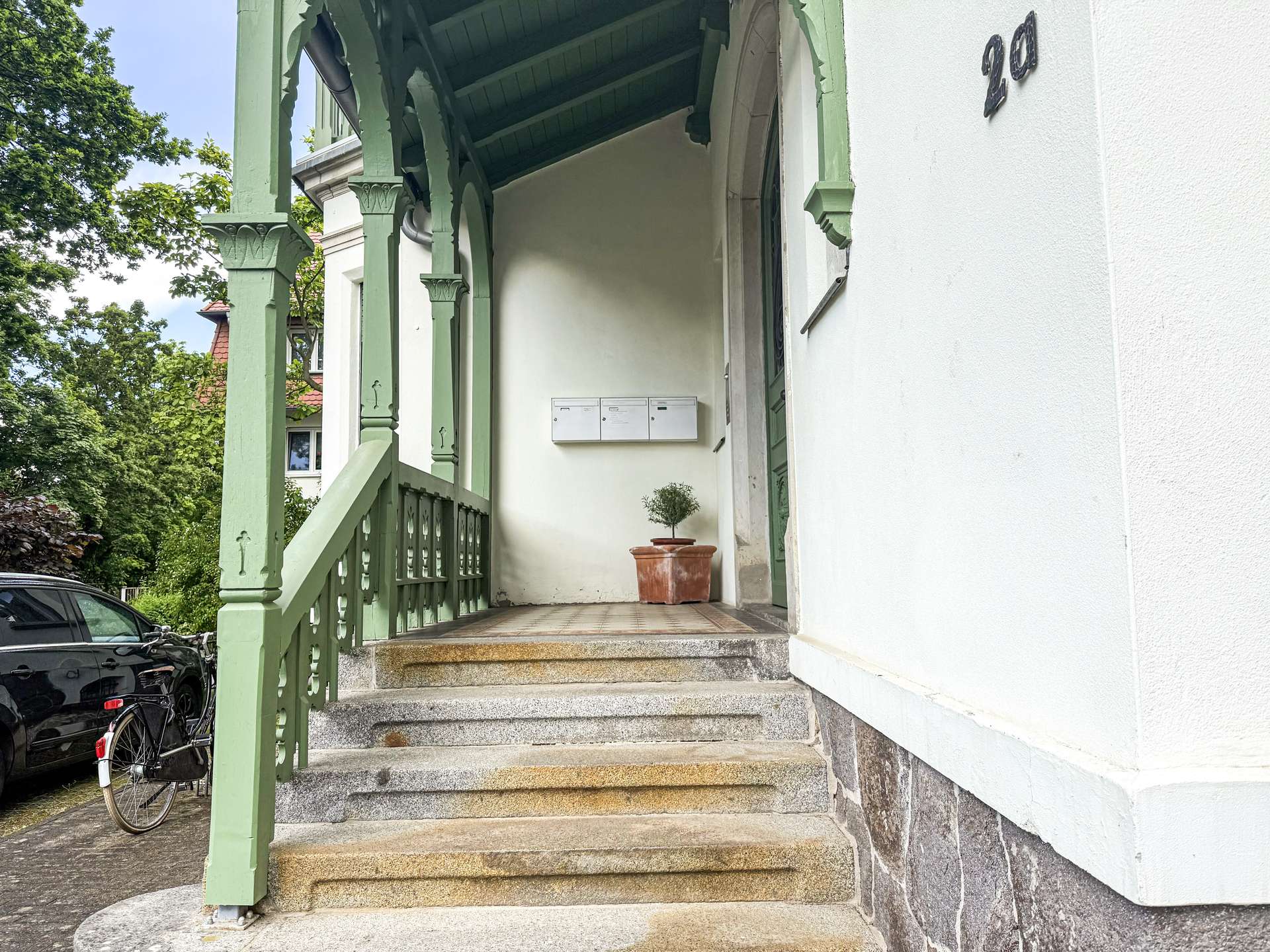 Treppenaufgang zum Hauseingang