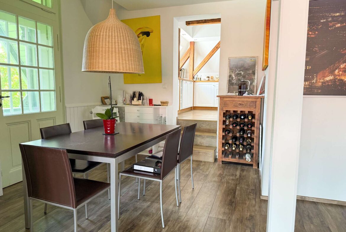 Essbereich mit Zugang zum Ostbalkon