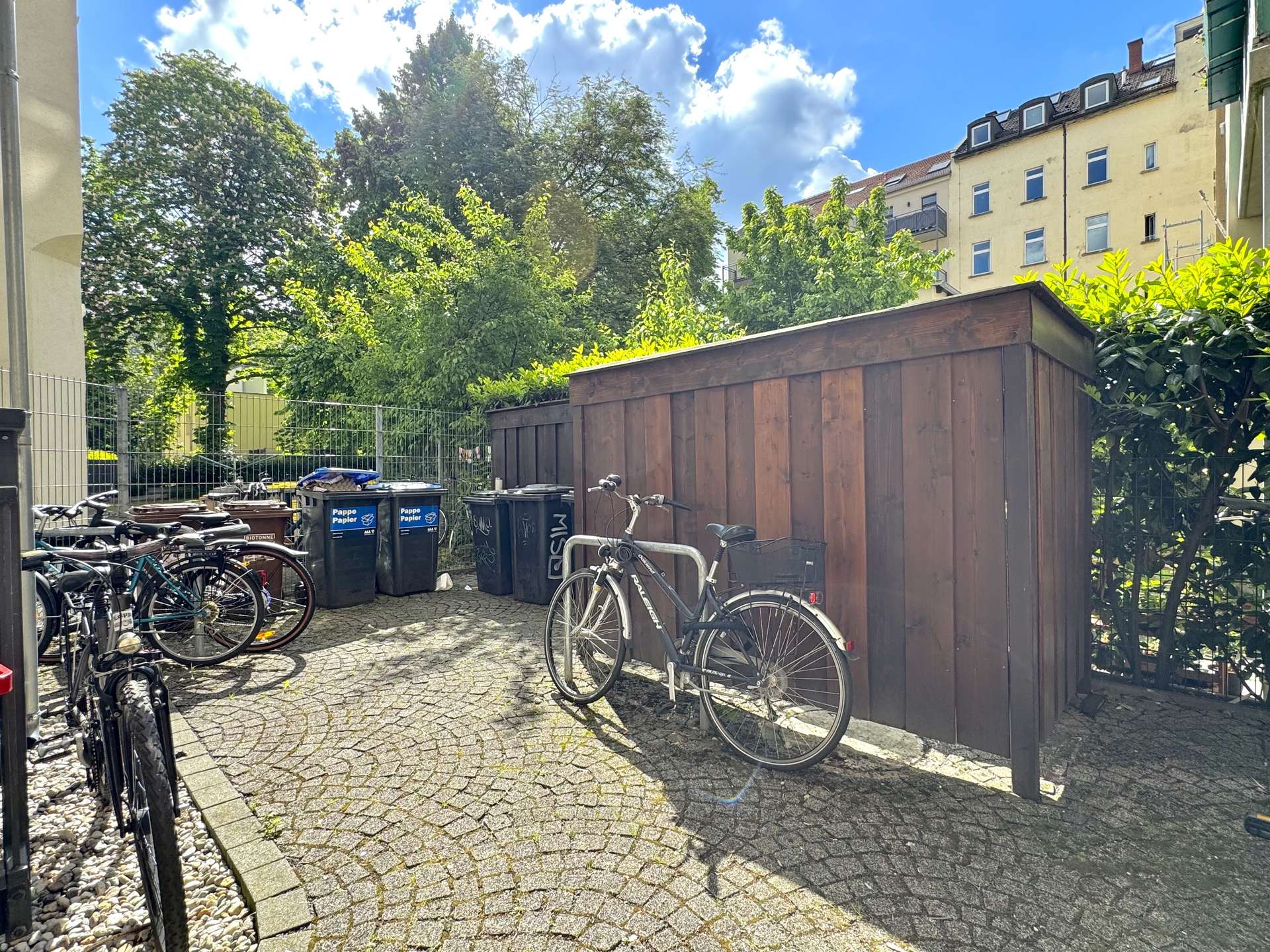Innenhof mit Möglichkeit zum Fahrräder abstellen