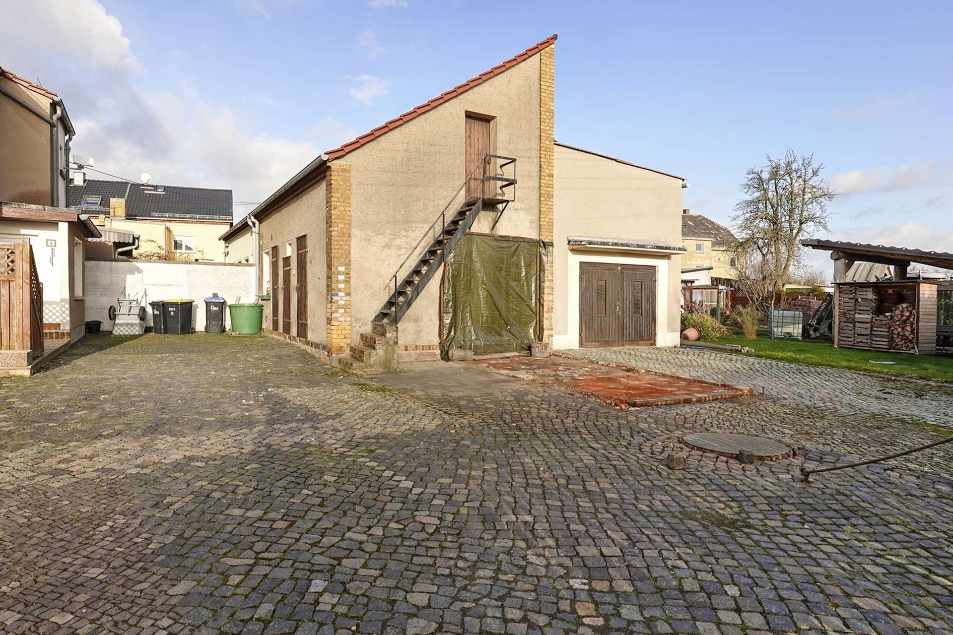 Schuppen + Garage