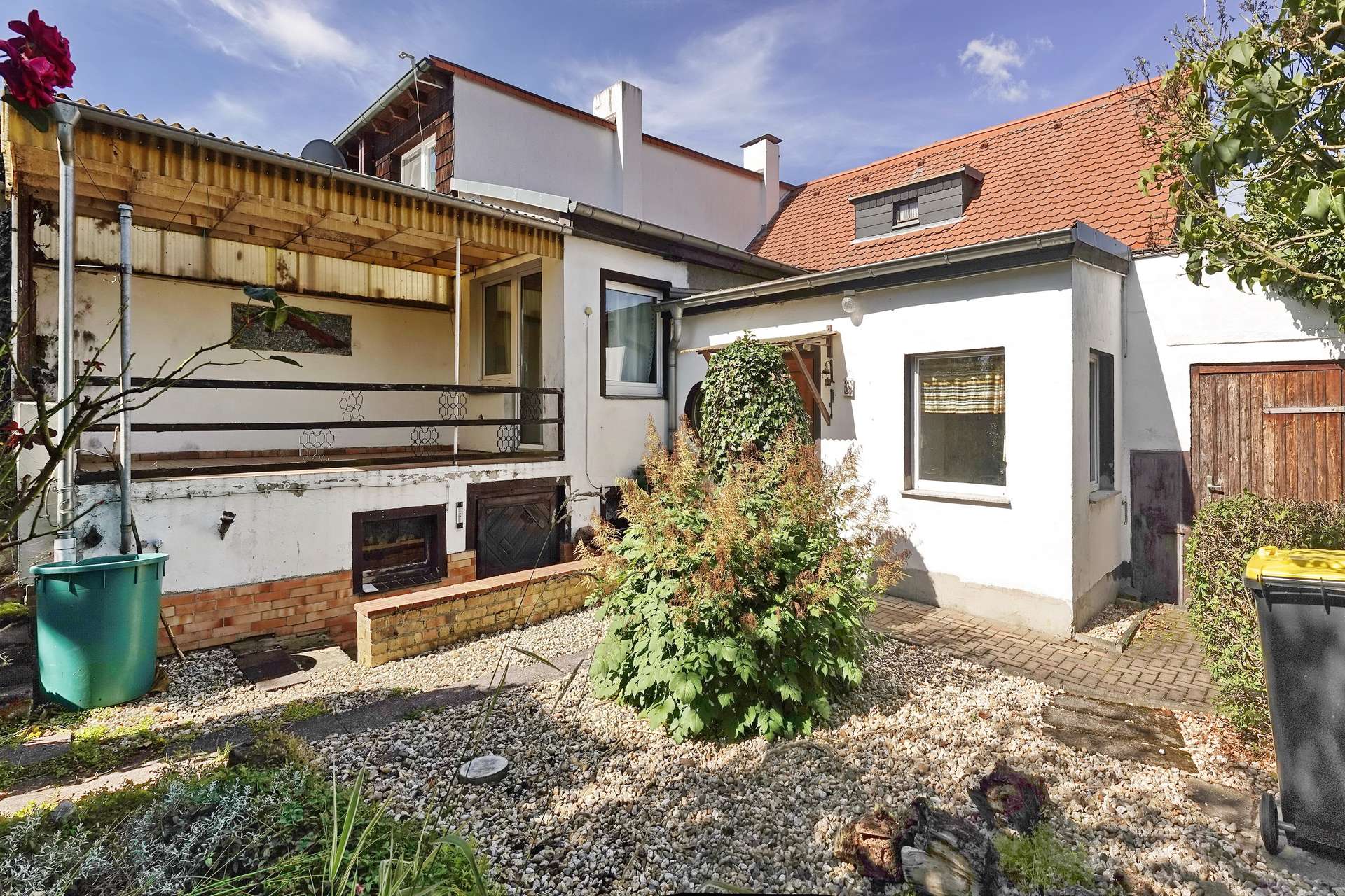 mit Terrasse