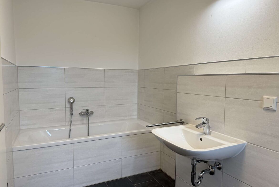 Bad mit Badewanne
