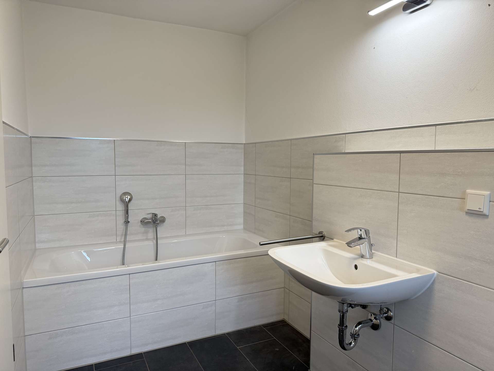 Bad mit Badewanne