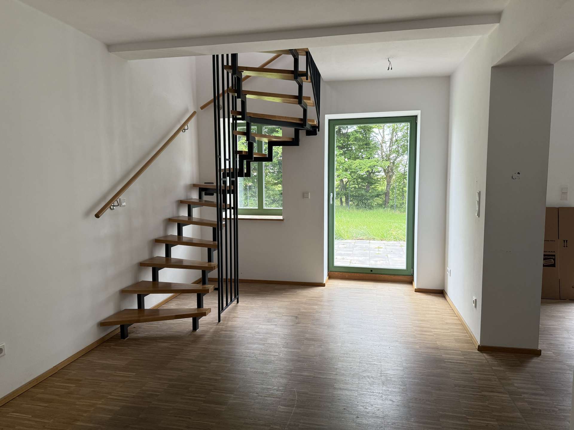 Wohnbereich mit Zugang zur Terrasse