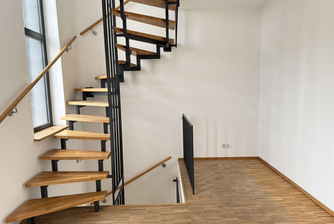Treppenaufgang zur oberen Ebene