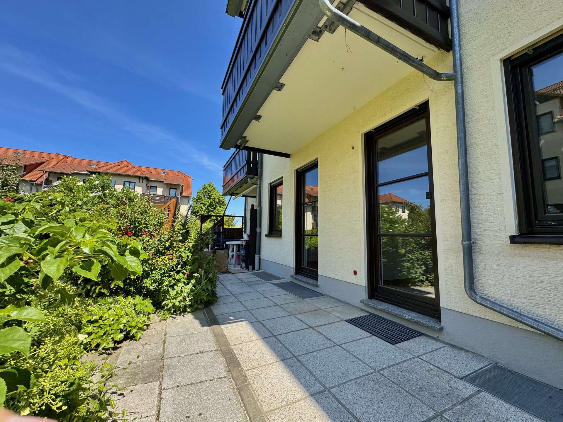 Terrasse mit Zugang zum Ess- und Wohnzimmer