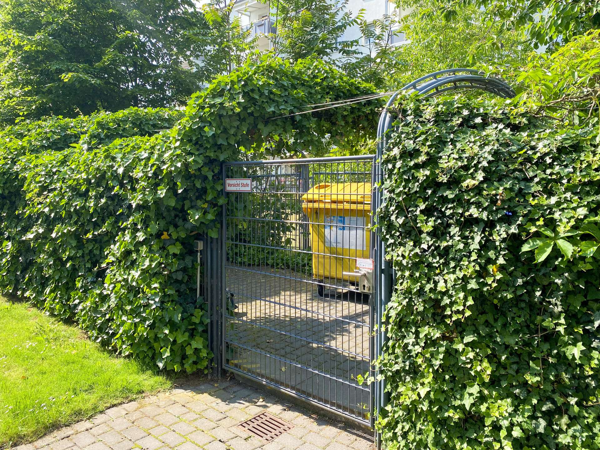 gepflegter Müllplatz