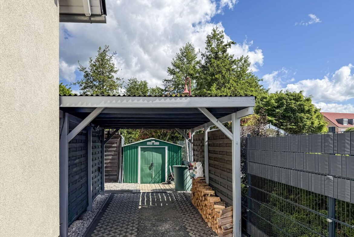 Weiterer Carport