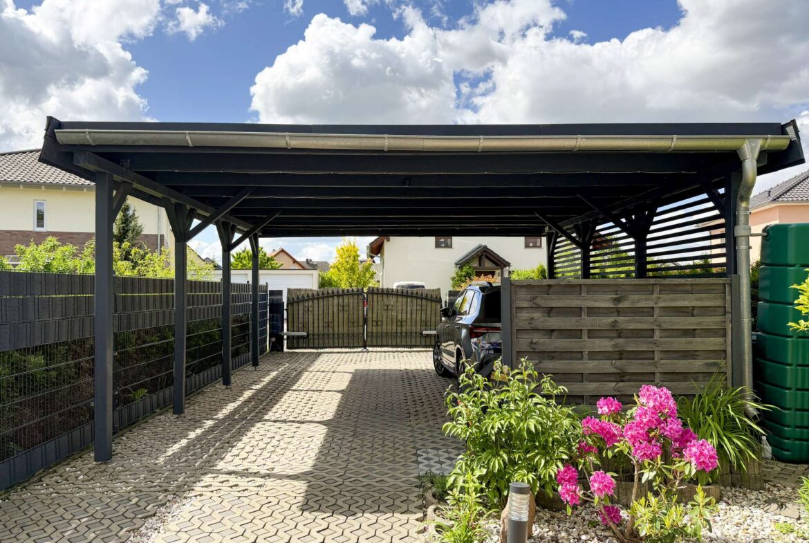 Doppelcarport und elektr. Tor