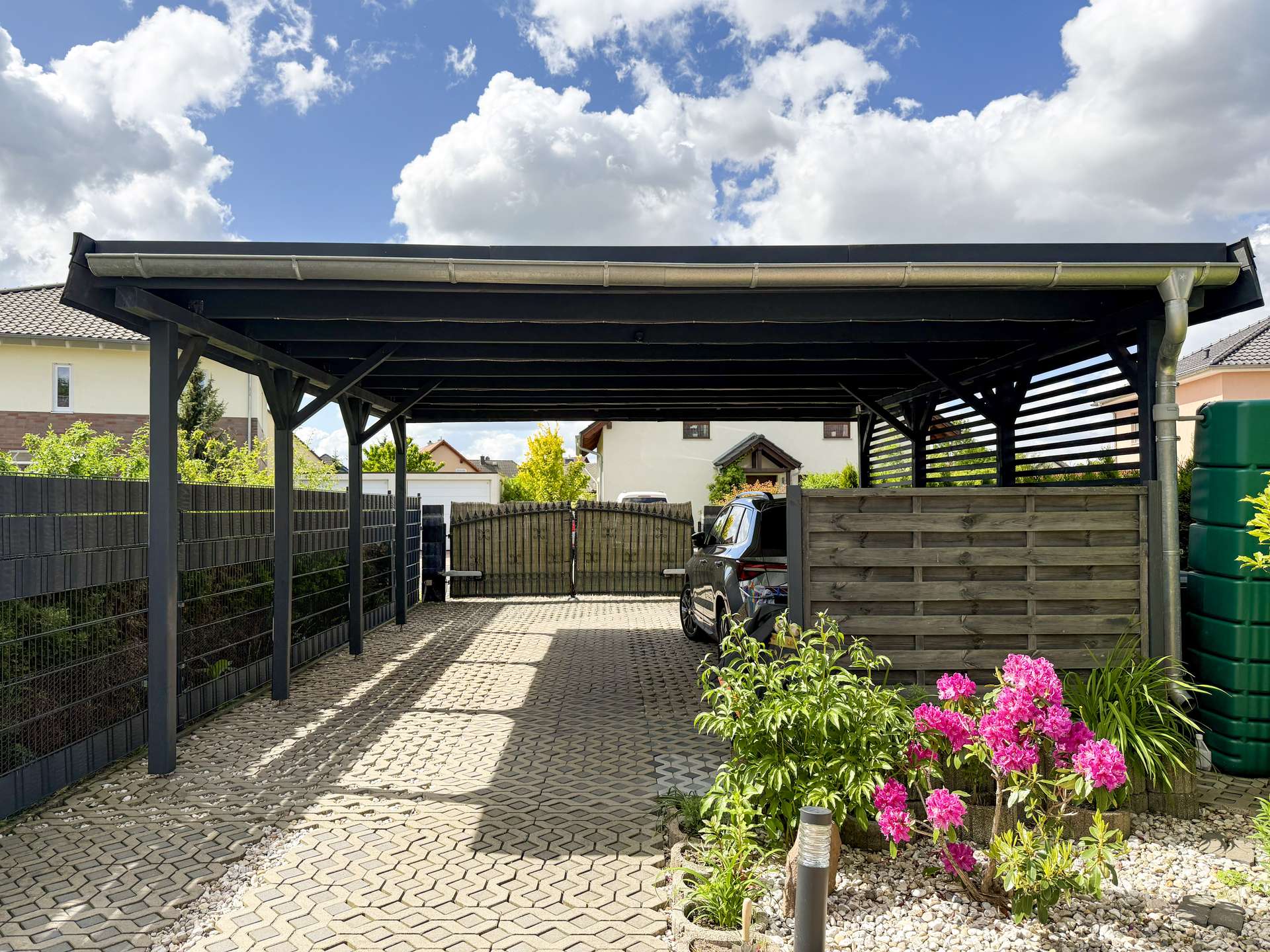 Doppelcarport und elektr. Tor