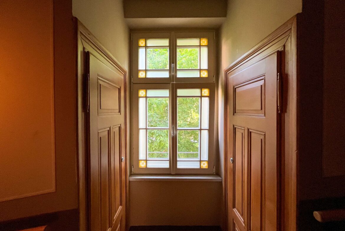 Abstellkammer halbe Treppe
