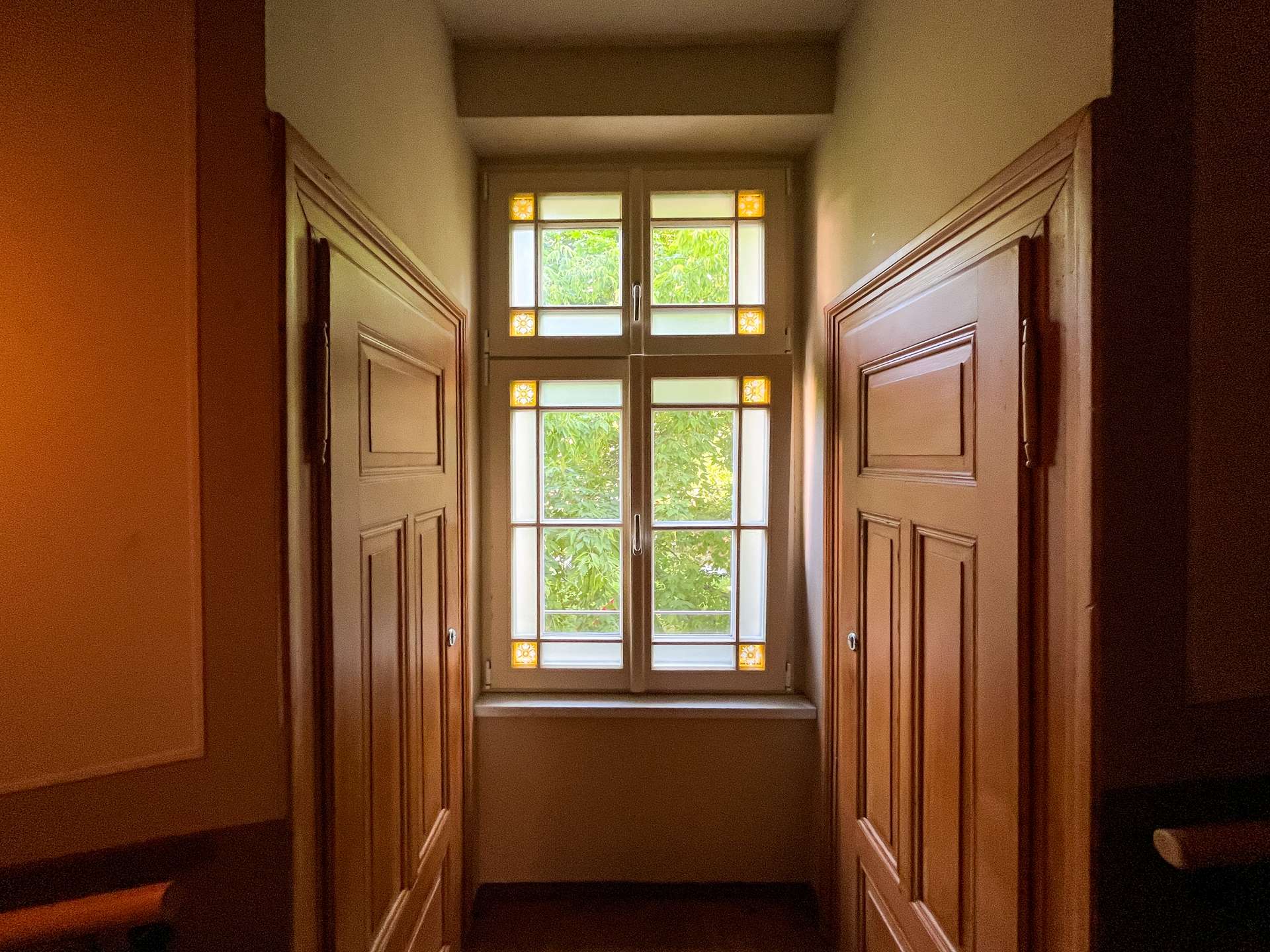 Abstellkammer halbe Treppe